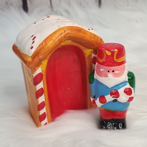 Vintage Christmas Santa Claus Nutcracker North Pole Salt & Pepper Shakers - Picture 8 of 16